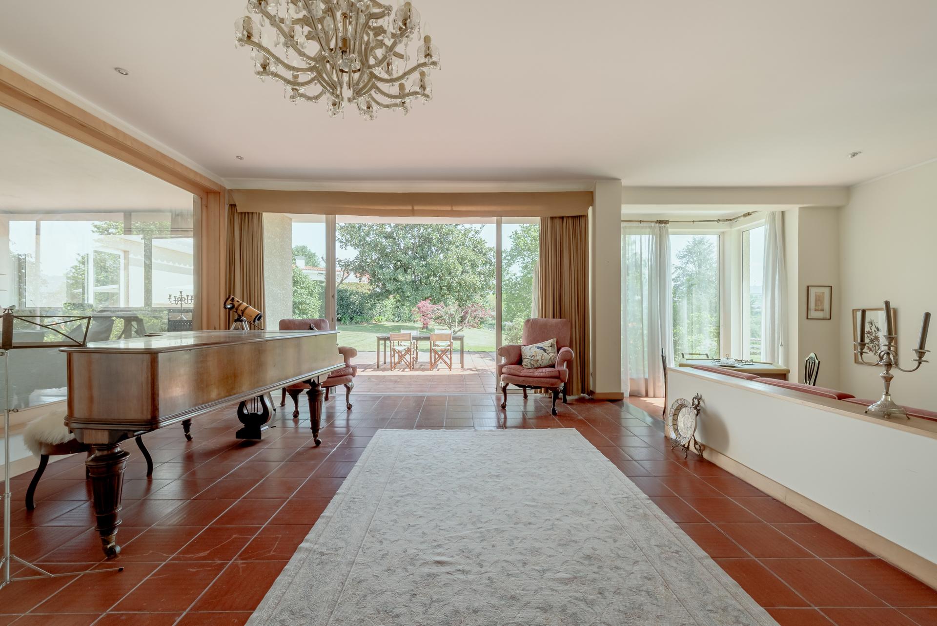 6-Bedroom House in Amares — photograph 3