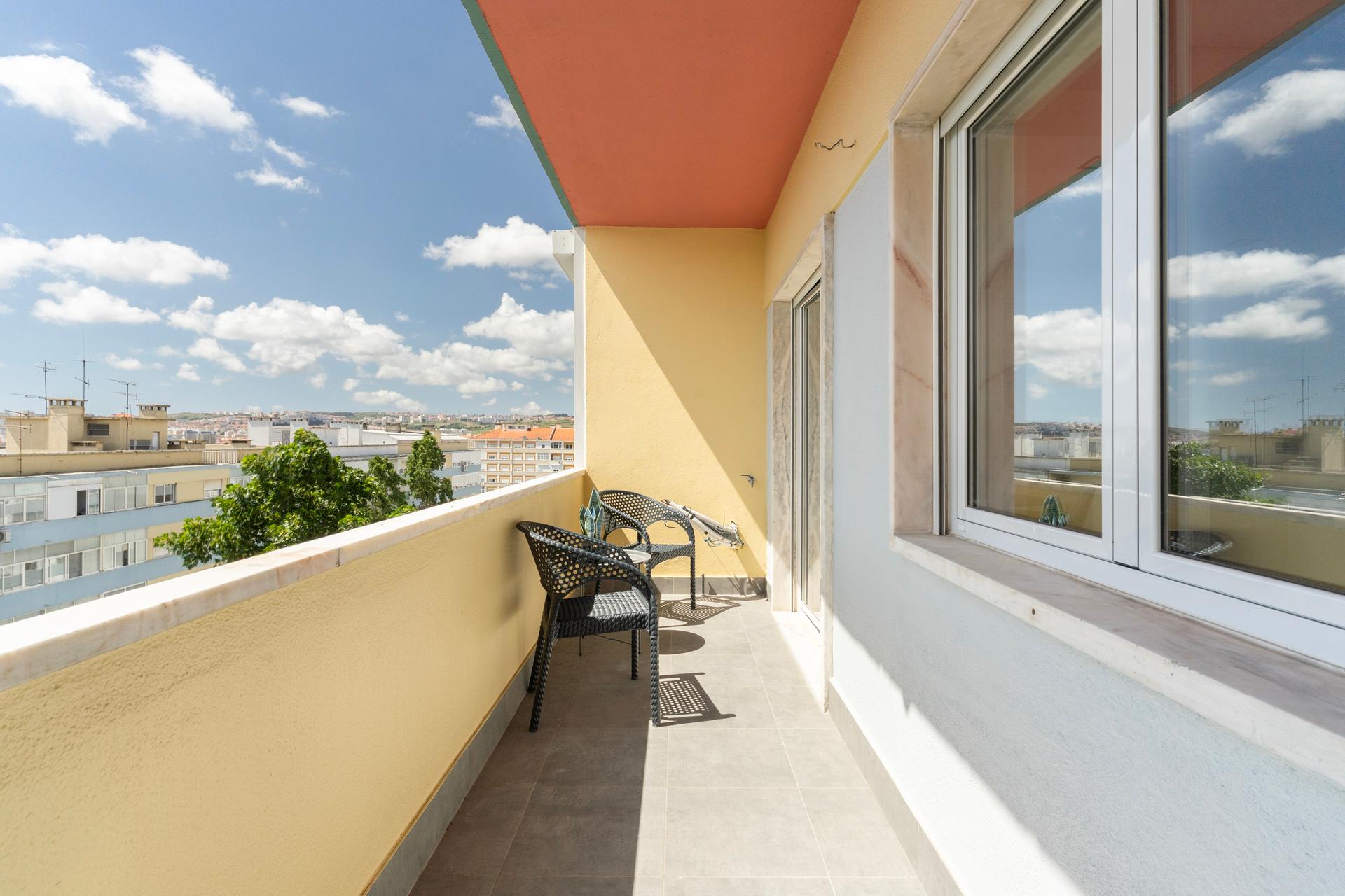 3-Bedroom Apartment in Benfica, Lisboa — photograph 3