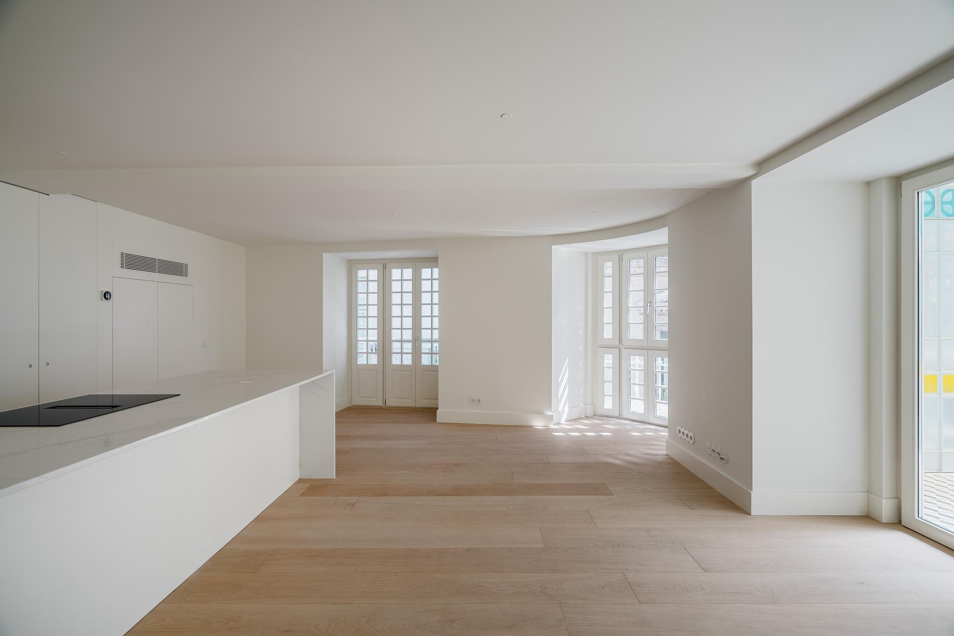 2-Bedroom Apartment with Garden in Lisboa — photograph 4