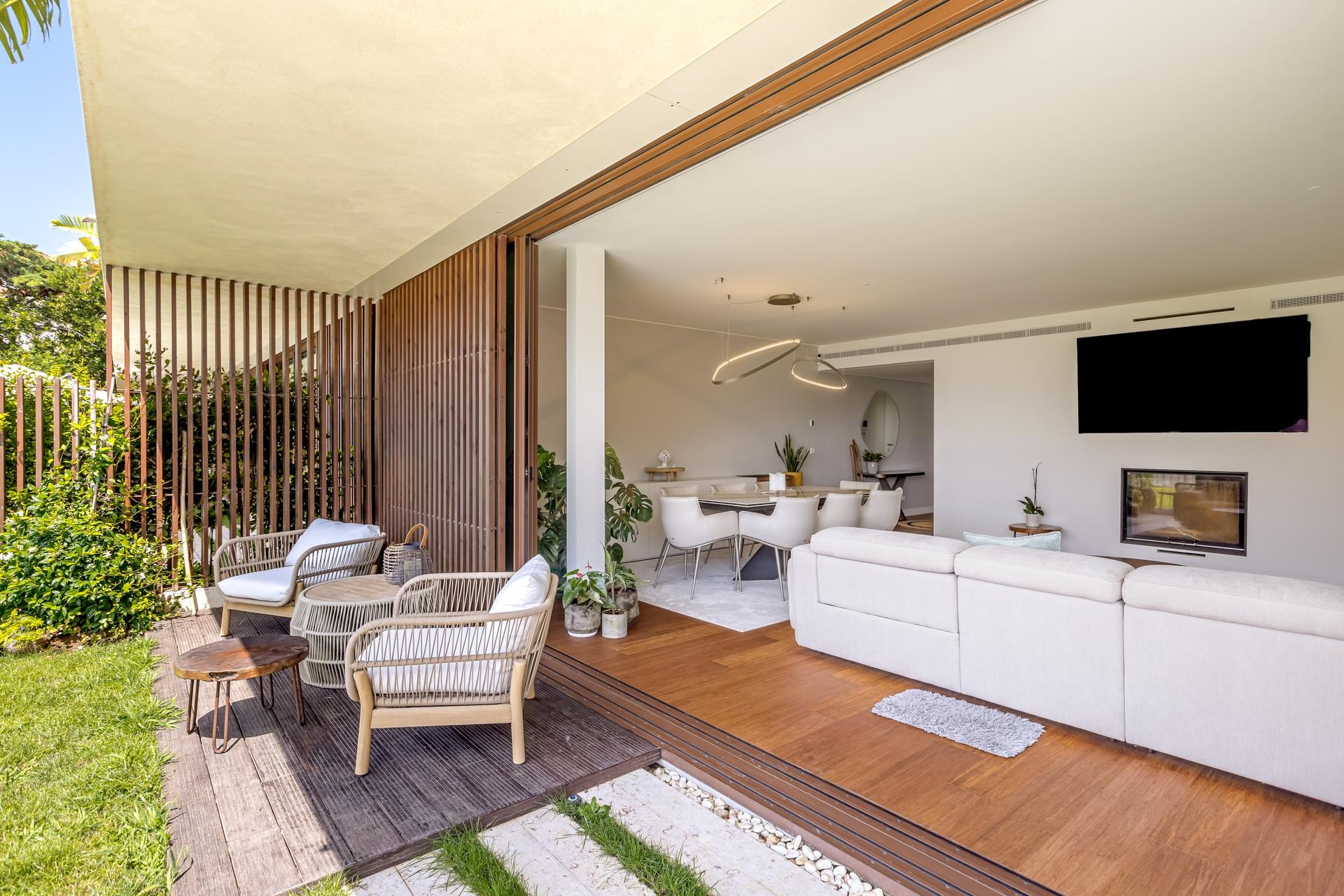 3-Bedroom Apartment with Sea Views in Cascais — photograph 2