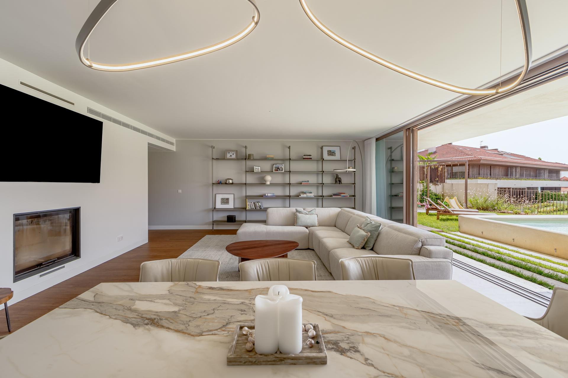 3-Bedroom Apartment with Sea Views in Cascais — photograph 4